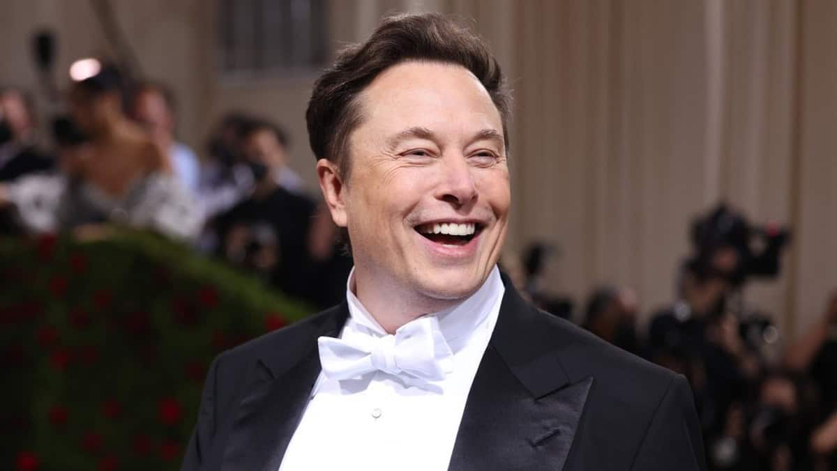 Elon Musk Says He'll Give Wikipedia $1 Billion if They Change Their Name to  D*ckipedia